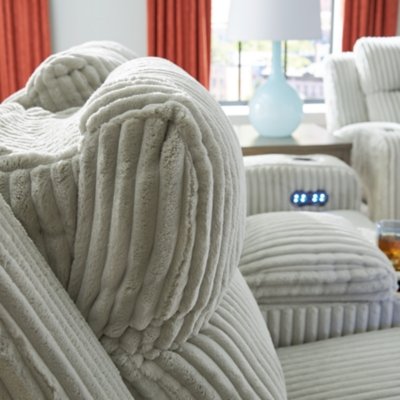 Broad Cove Power Reclining Loveseat with Console - Image 11