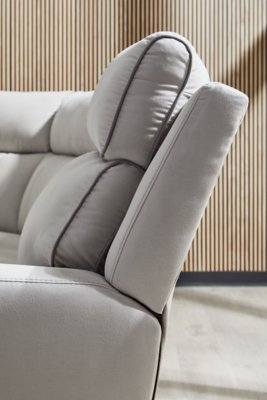 Tealwell 5-Piece Power Reclining Sectional - Image 4