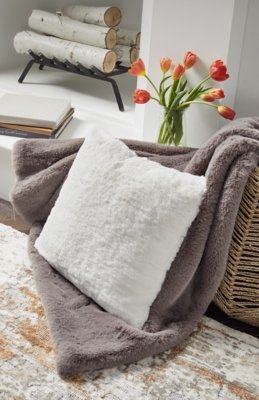 Gariland Pillow - Image 3