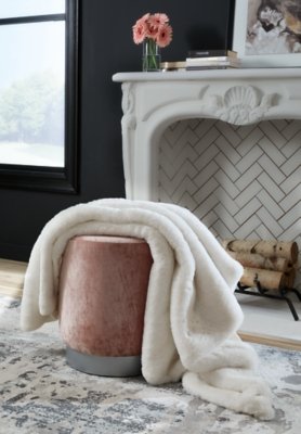 Gariland Throw (Set of 3) - Image 3