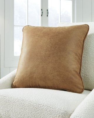 Cortnie Pillow - Image 3