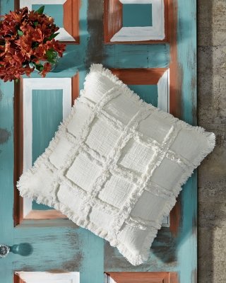 Henie Pillow - Image 3