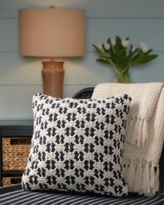Bealer Pillow - Image 3