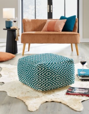 Brynnsen Pouf - Image 3