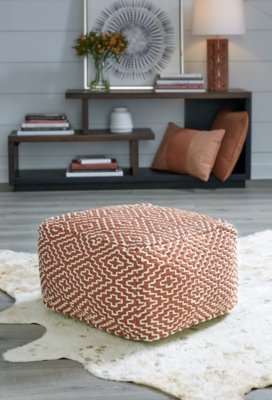 Brynnsen Pouf - Image 3