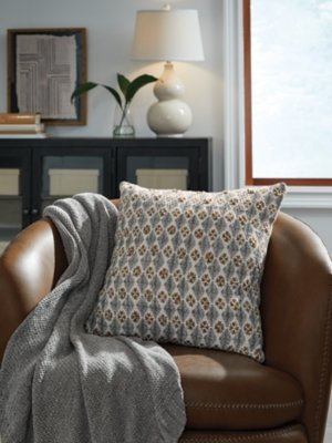 Dainwick Pillow - Image 3