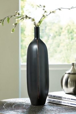 Rhaveney Vase - Image 3