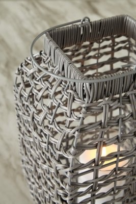 Evonne Lantern - Image 5