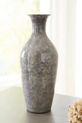 Brockwich Vase - Image 3