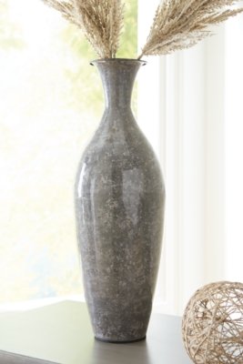 Brockwich Vase - Image 3