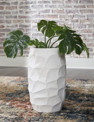 Patenleigh Vase - Image 3