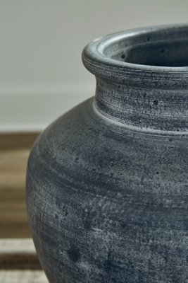 Meadie Vase - Image 4