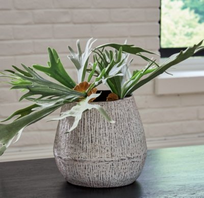 Claymount Vase - Image 3