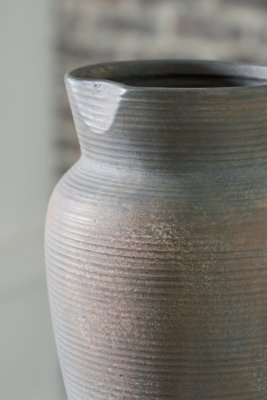 Brickmen Vase - Image 4