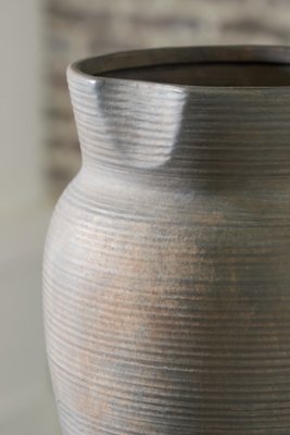 Brickmen Vase - Image 4
