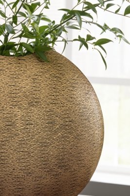Iansboro Vase - Image 5