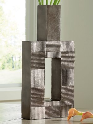 Wrengrove Vase - Image 3