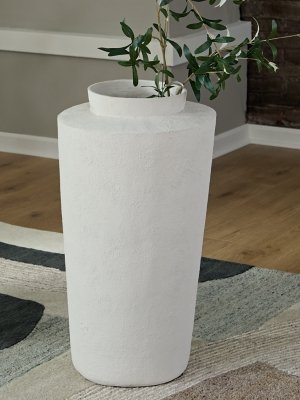Flurinworth Vase - Image 3