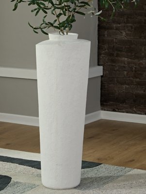 Flurinworth Vase - Image 3
