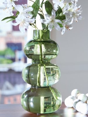 Renethorne Vase - Image 3