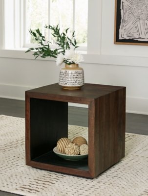Hensington End Table - Image 3
