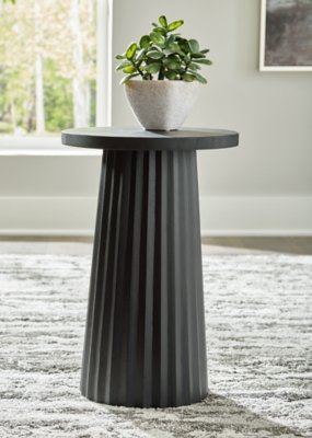 Ceilby Accent Table - Image 3
