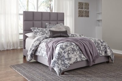 Dolante Queen Upholstered Bed - Image 4