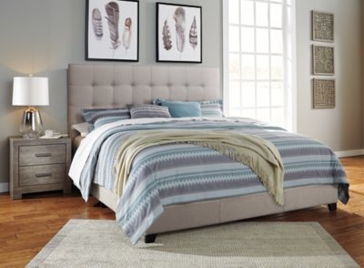 Dolante Queen Upholstered Bed - Image 6