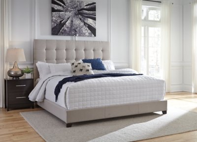 Dolante Queen Upholstered Bed - Image 7