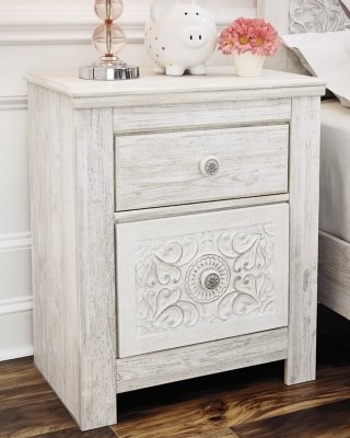 Paxberry Nightstand - Image 3