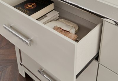 Zyniden Chest of Drawers - Image 7