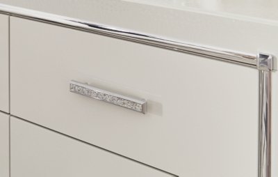 Zyniden Dresser and Mirror - Image 8