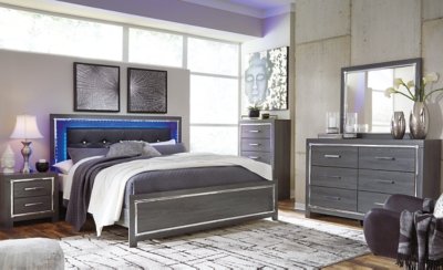 Lodanna King Panel Bed, Dresser, Mirror, Chest and 2 Nightstands - Image 18