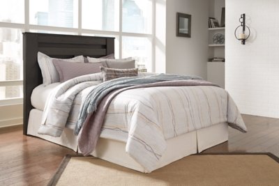 Brinxton Queen Panel Bed, Dresser and Mirror - Image 4