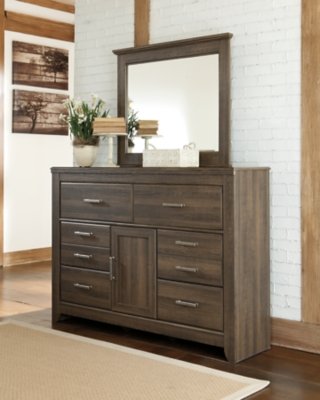 Juararo Queen Poster Bed, 2 Dressers, Mirror and 2 Nightstands - Image 15