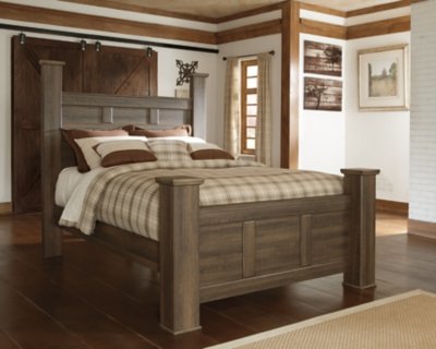 Juararo Queen Poster Bed with Mirrored Dresser and 2 Nightstands - Image 3