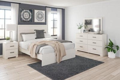 Stelsie Queen Panel Bed with Dresser, Mirror and Nightstand - Image 12
