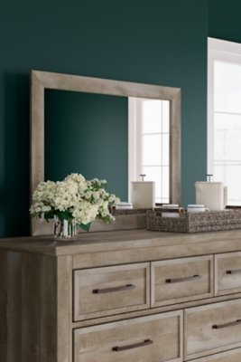 Yarbeck Dresser and Mirror - Image 9