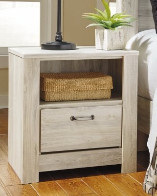 Bellaby Queen Crossbuck Panel Bed and 2 Nightstands - Image 5