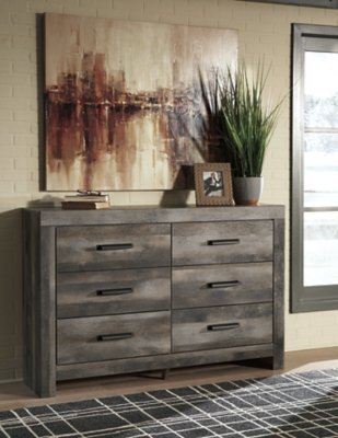 Wynnlow Dresser - Image 4