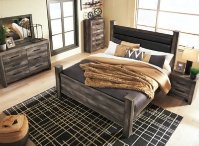 Wynnlow King Poster Bed - Image 4