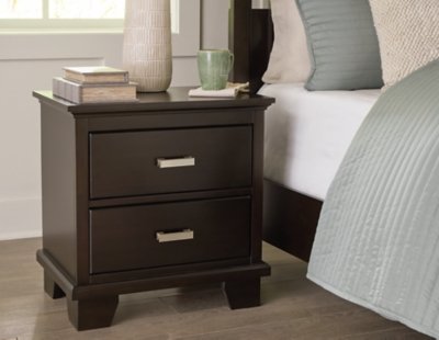 Covetown King Panel Bed, Dresser, Mirror and Nightstand - Image 25