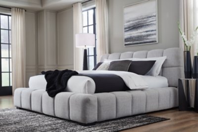Wisperport Queen Upholstered Bed - Image 7