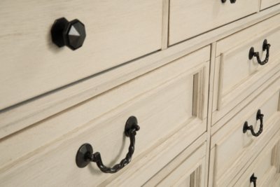 Bolanburg Dresser - Image 8