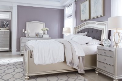 Coralayne Nightstand - Image 7