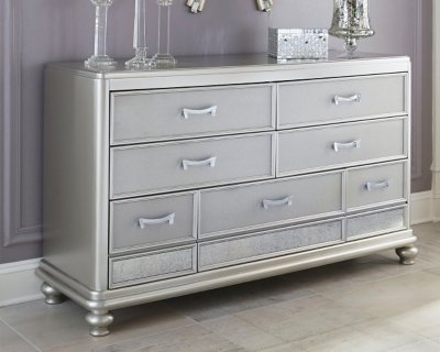 Coralayne Queen Panel Bed and Dresser - Image 5