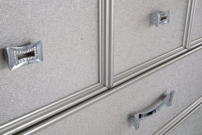 Coralayne Chest of Drawers - Image 8