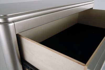 Coralayne Chest of Drawers - Image 9