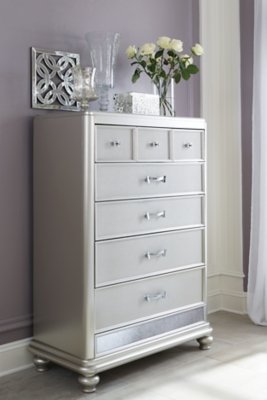 Coralayne Chest of Drawers - Image 4