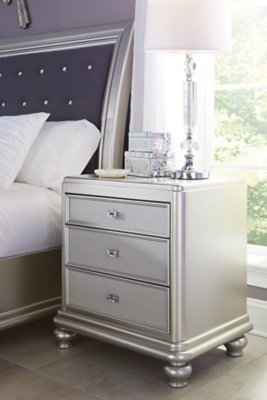 Coralayne Queen Panel Bed, Dresser, Mirror and Nightstand - Image 9